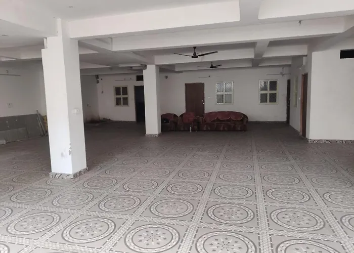 Goroomgo Hotel Shivay Varanasi Near Vishwanath Temple