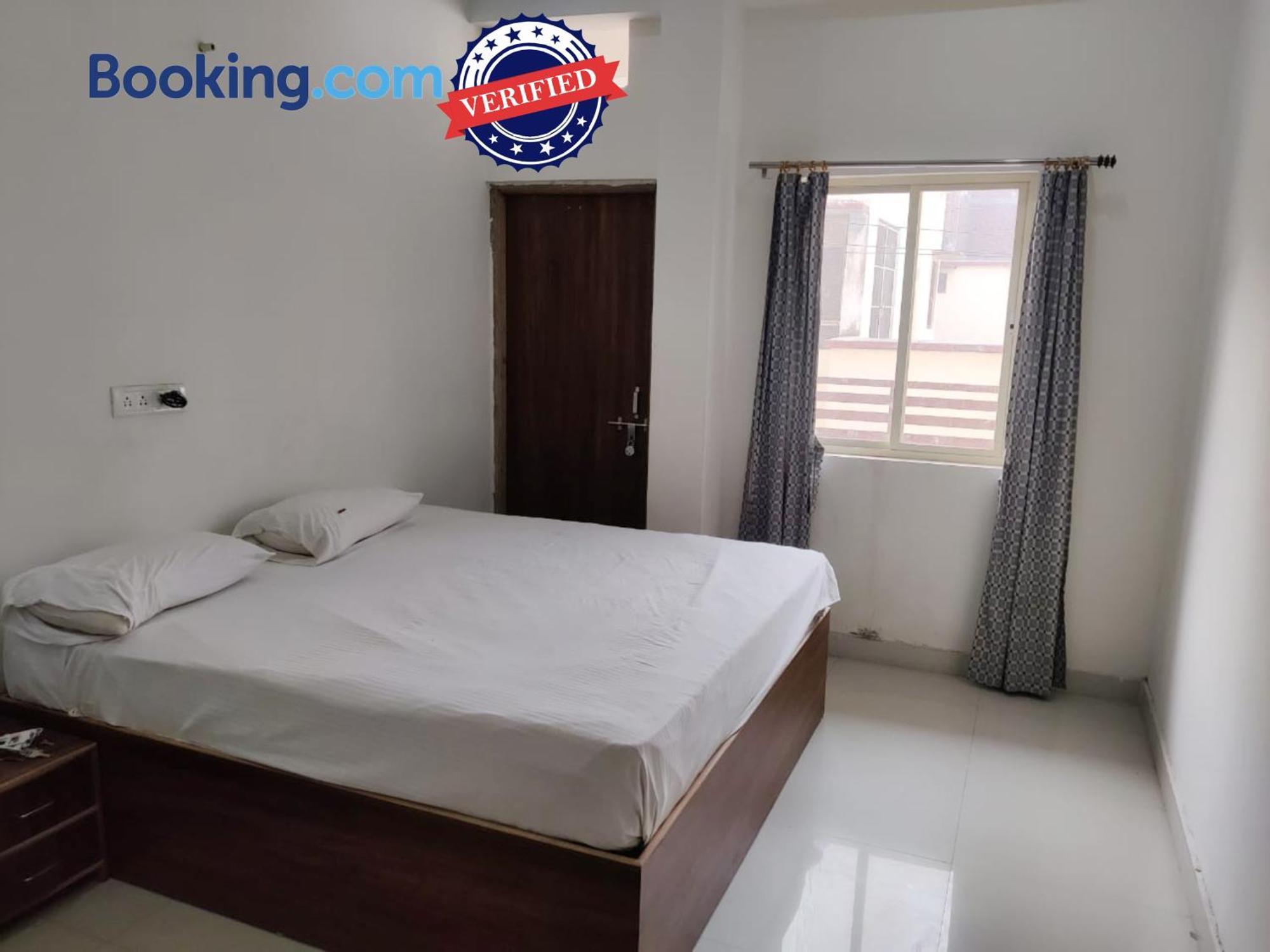 Hotel Goroomgo Shivay Near Vishwanath Temple