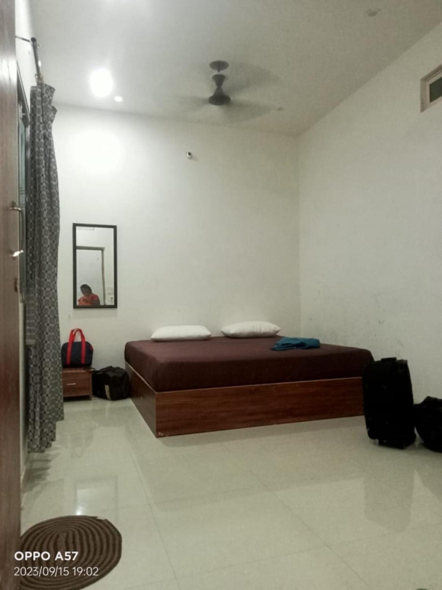 Goroomgo Shivay Near Vishwanath Temple Hotel 3*