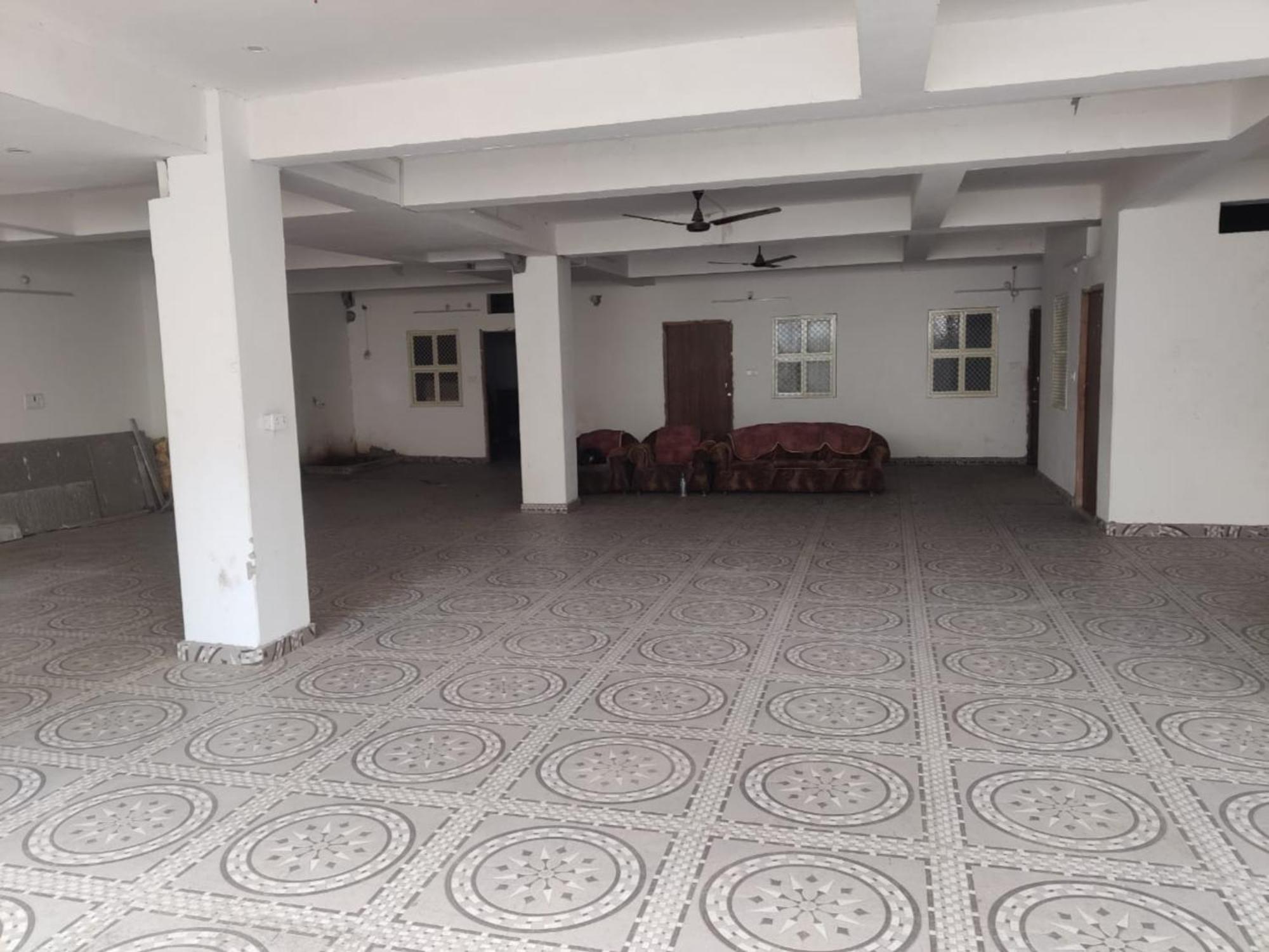 Hotel Goroomgo Shivay Near Vishwanath Temple Varanasi