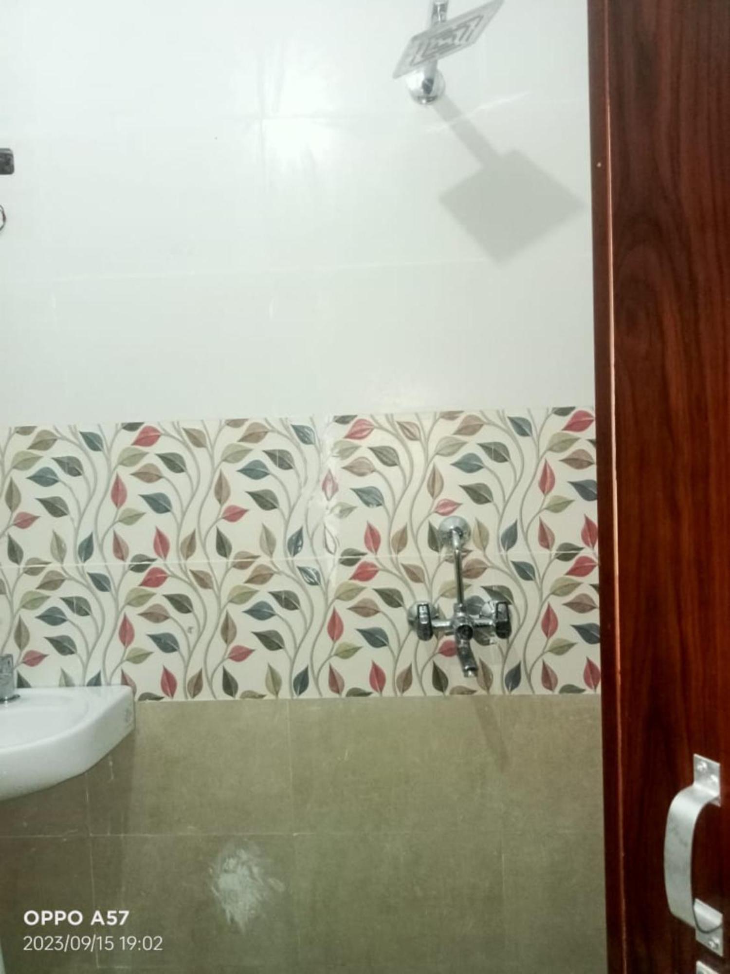 Hotel Goroomgo Shivay Near Vishwanath Temple Varanasi
