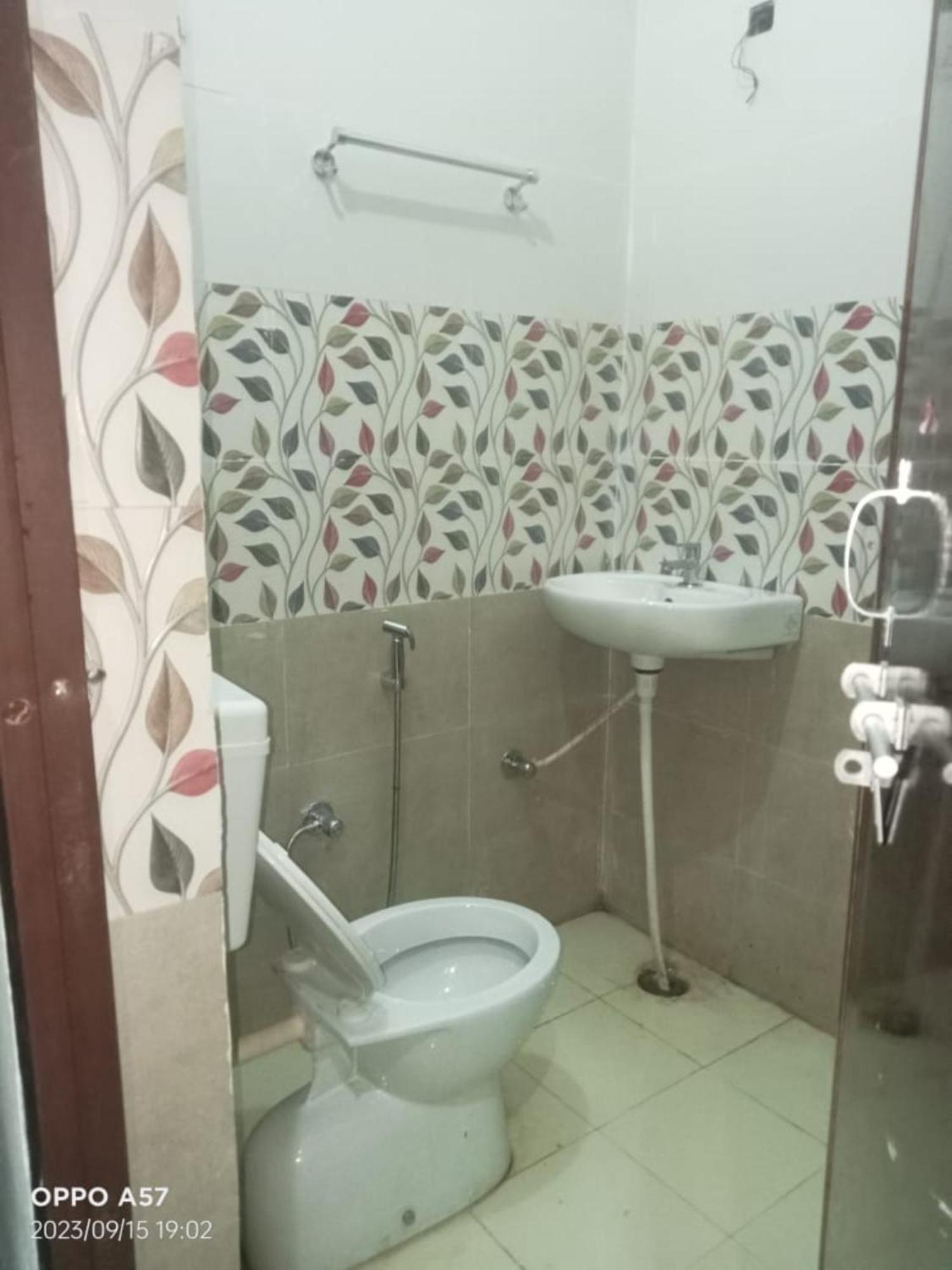 Hotel Goroomgo Shivay Near Vishwanath Temple Varanasi